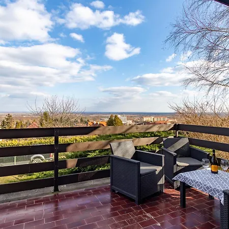 Karesz Nyaralohaz بيت للعطل زلاكاروس