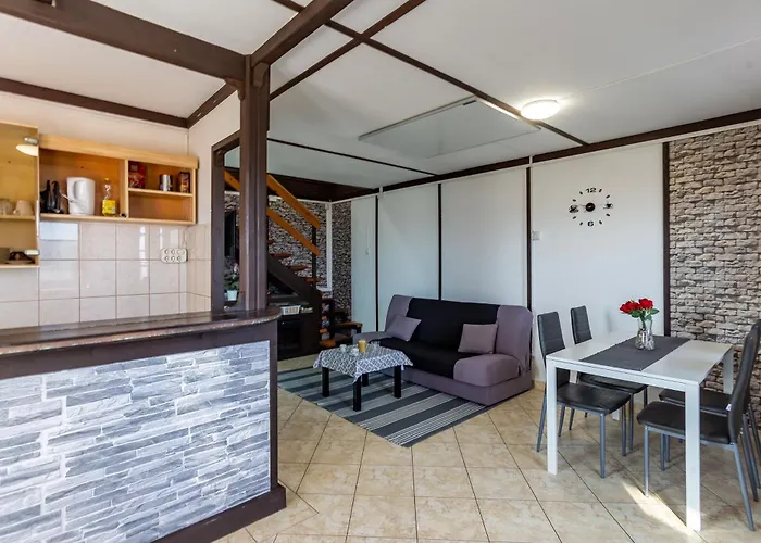 Karesz Nyaralohaz בית נופש