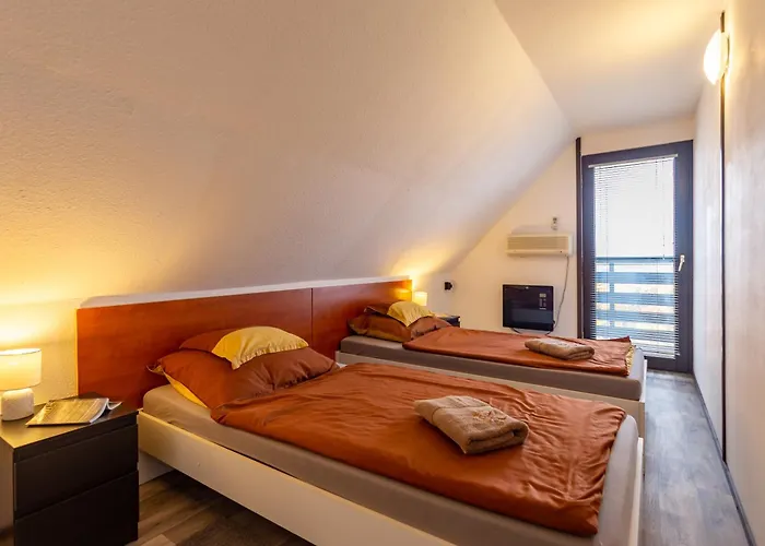 Karesz Nyaralohaz זלקרוס